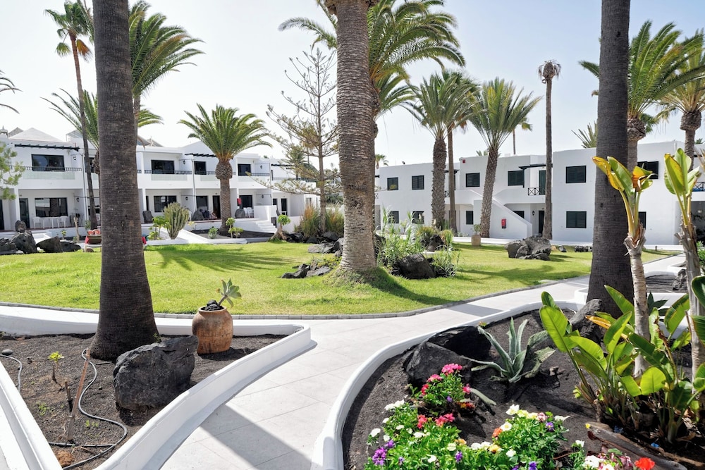 BLUESEA Playa Club — Hotel building in Puerto del Carmen, Canary Islands