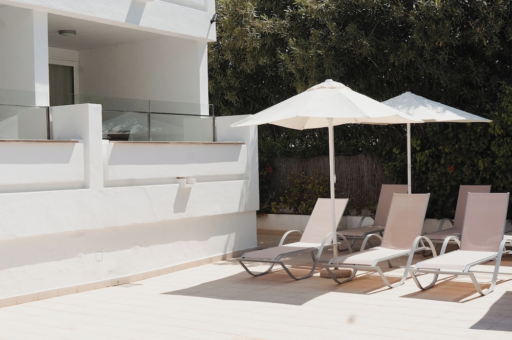 Hoposa Apartments Pollensamar — Hotel building in Puerto Pollensa, Balearic Islands