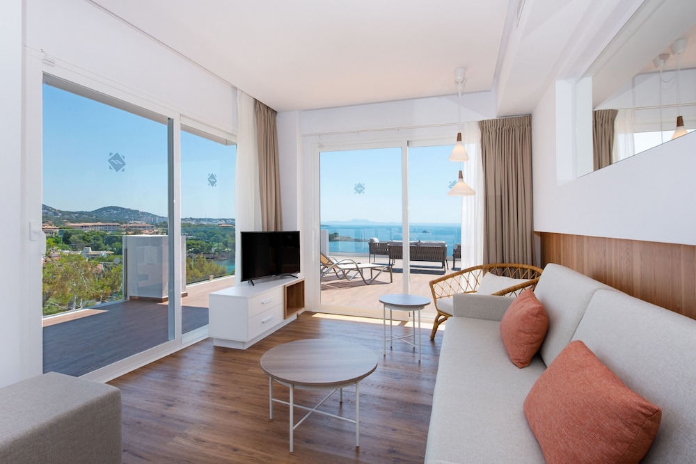 Aparthotel Ponent Mar — Hotel rooms in Palma Nova, Balearic Islands
