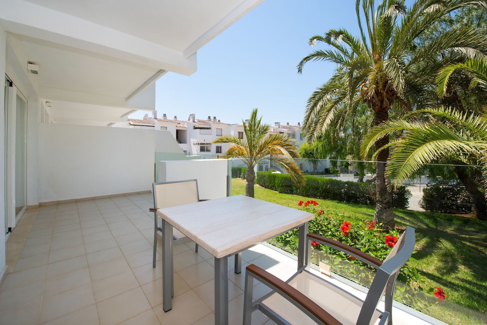 Aparthotel Ponent Mar — Hotel building in Palma Nova, Balearic Islands