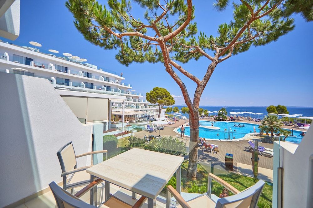 Aparthotel Ponent Mar — Swimming pool in Palma Nova, Balearic Islands