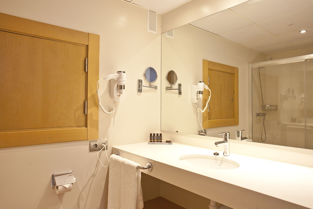 Aparthotel Ponent Mar — Hotel rooms in Palma Nova, Balearic Islands