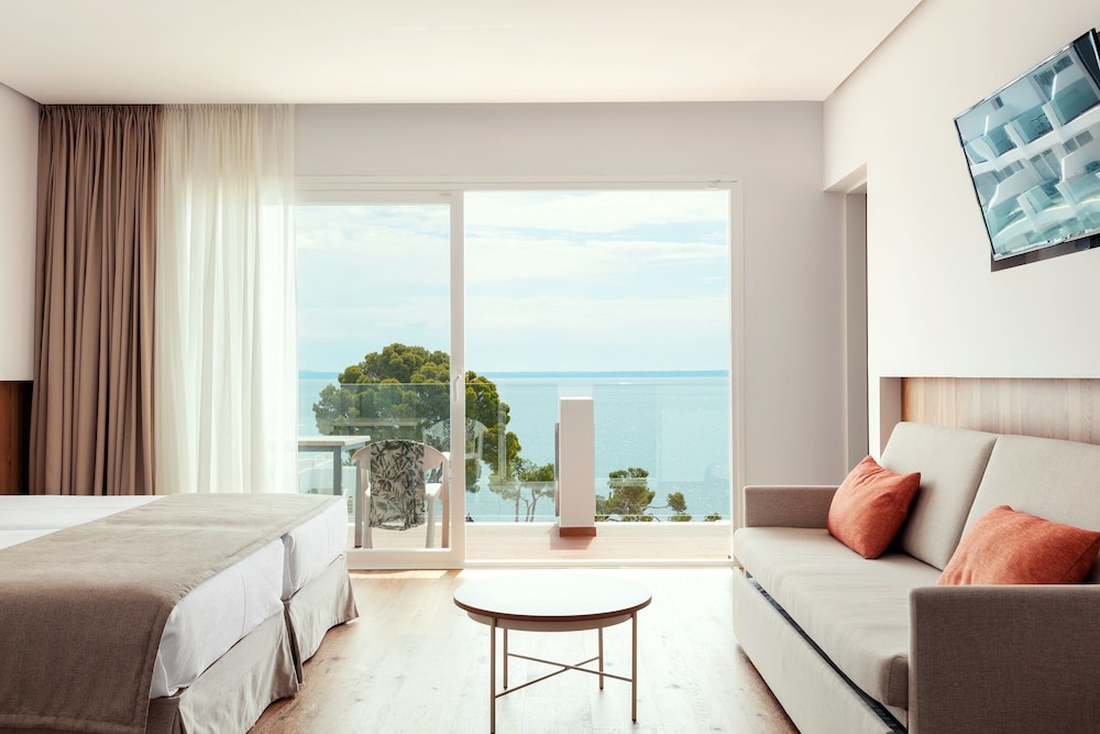 Aparthotel Ponent Mar — Hotel rooms in Palma Nova, Balearic Islands