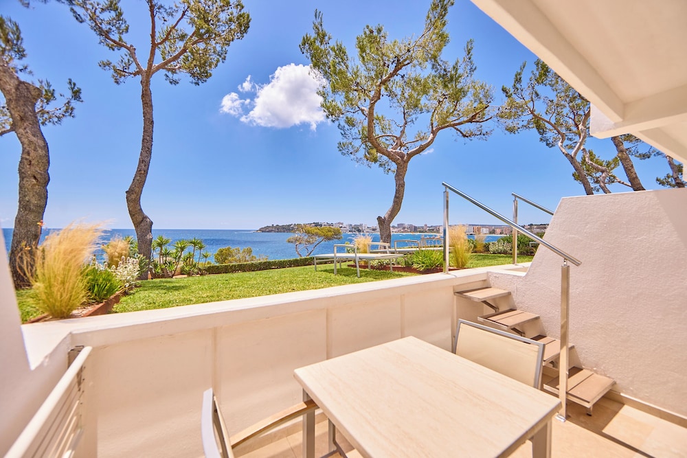 Aparthotel Ponent Mar — Hotel rooms in Palma Nova, Balearic Islands