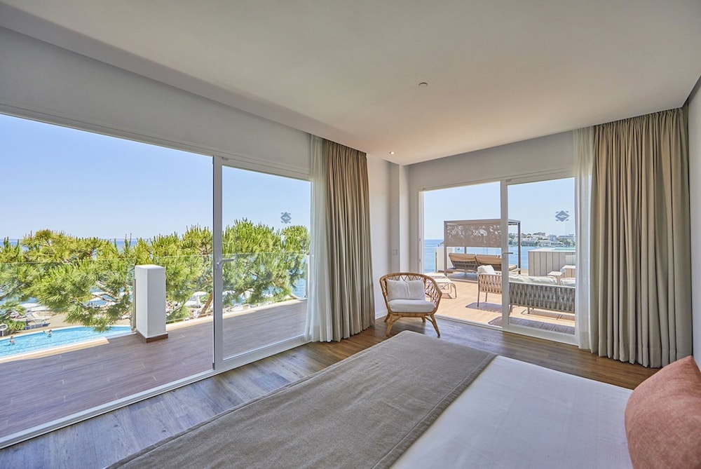 Aparthotel Ponent Mar — Hotel rooms in Palma Nova, Balearic Islands