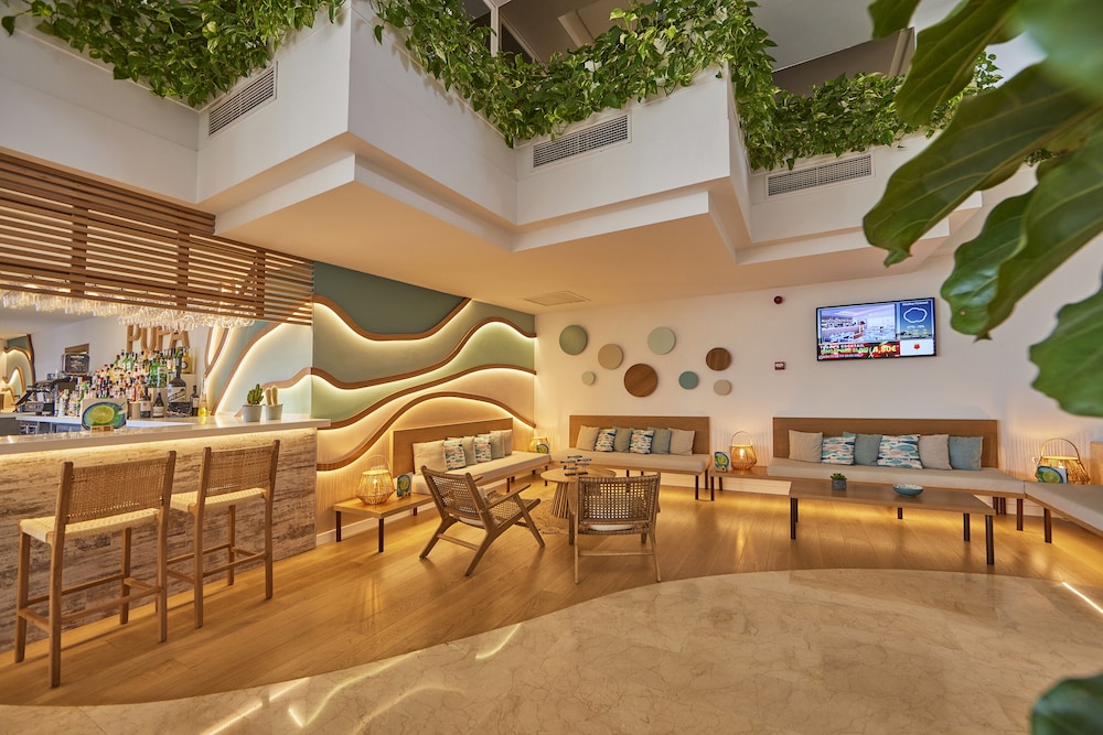 Aparthotel Ponent Mar — Restaurant & bars in Palma Nova, Balearic Islands