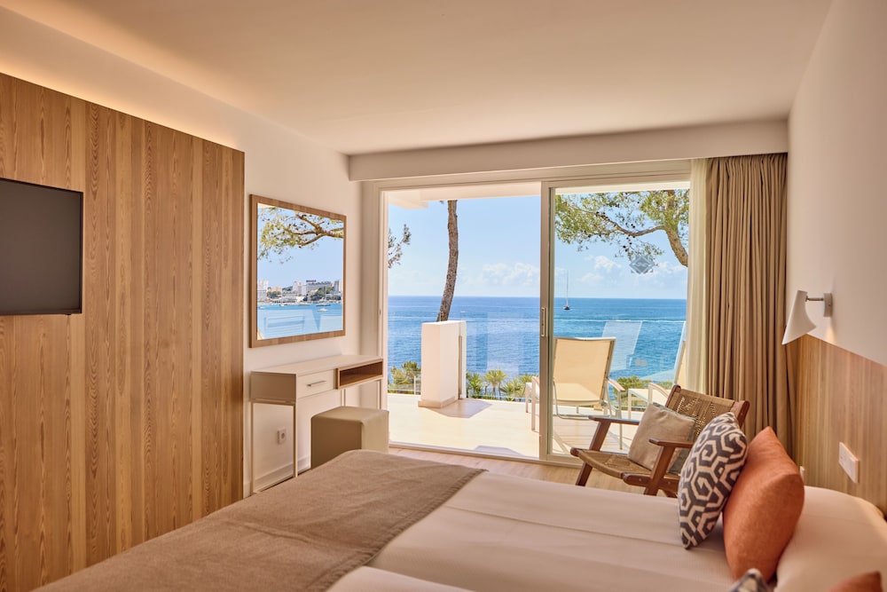Aparthotel Ponent Mar — Hotel rooms in Palma Nova, Balearic Islands