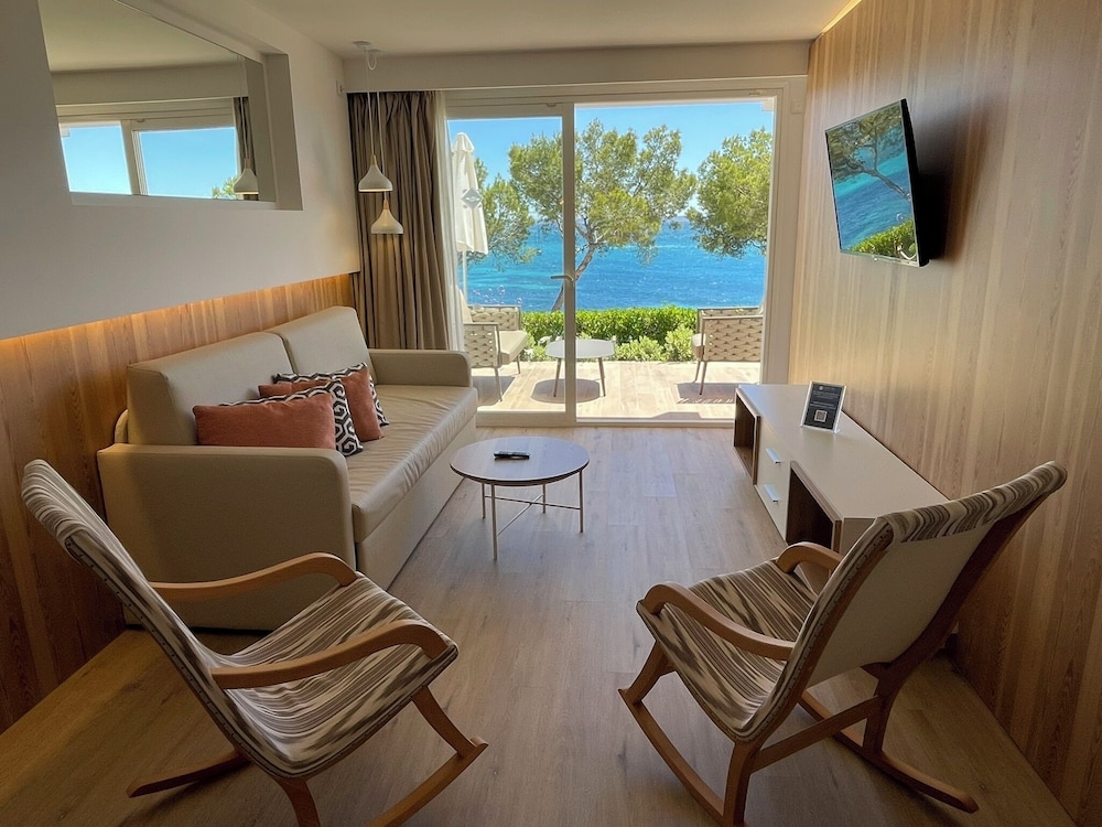 Aparthotel Ponent Mar — Hotel rooms in Palma Nova, Balearic Islands