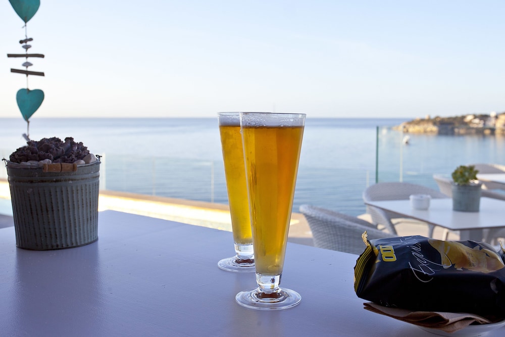 Aparthotel Ponent Mar — Restaurant & bars in Palma Nova, Balearic Islands
