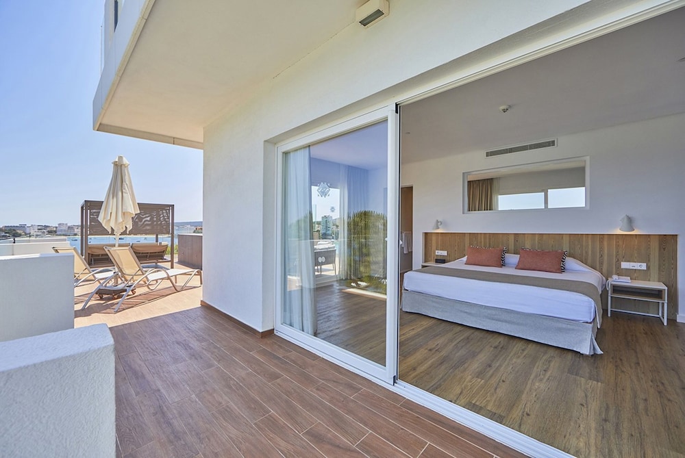 Aparthotel Ponent Mar — Hotel rooms in Palma Nova, Balearic Islands