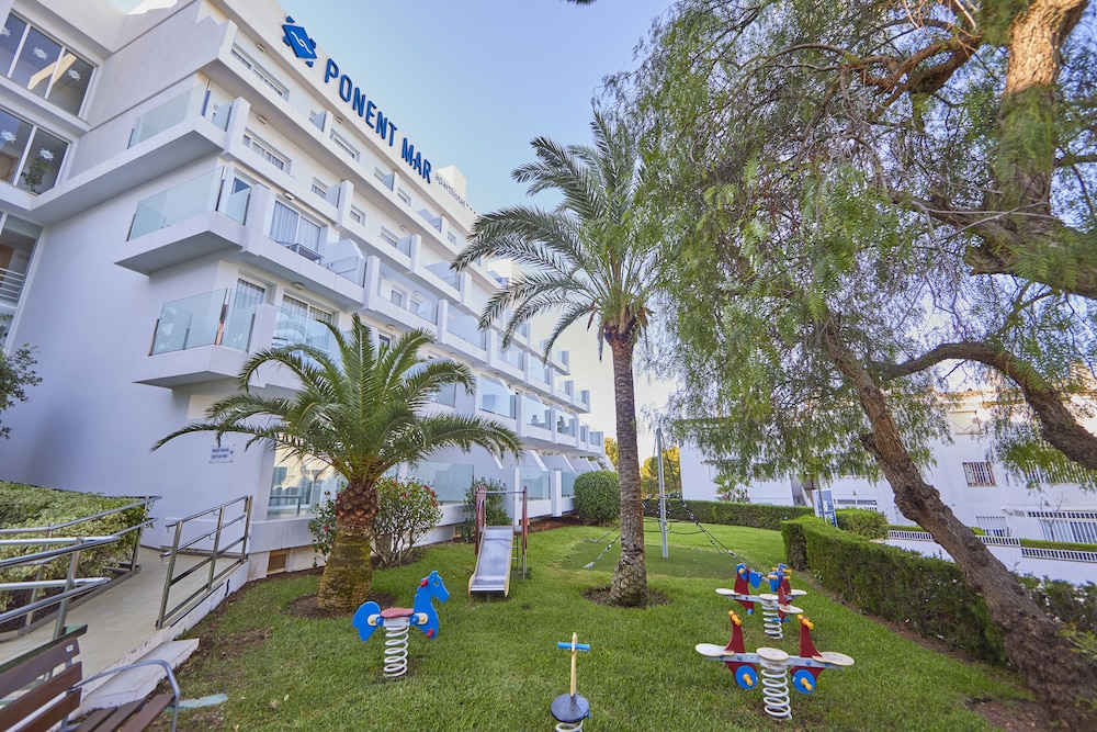 Aparthotel Ponent Mar — Hotel building in Palma Nova, Balearic Islands