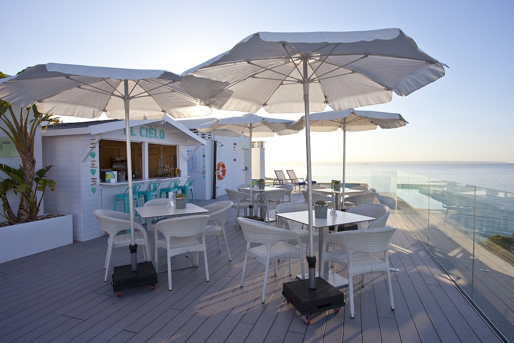 Aparthotel Ponent Mar — Restaurant & bars in Palma Nova, Balearic Islands
