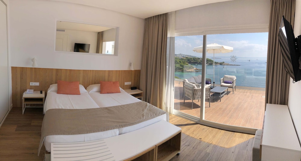 Aparthotel Ponent Mar — Hotel rooms in Palma Nova, Balearic Islands