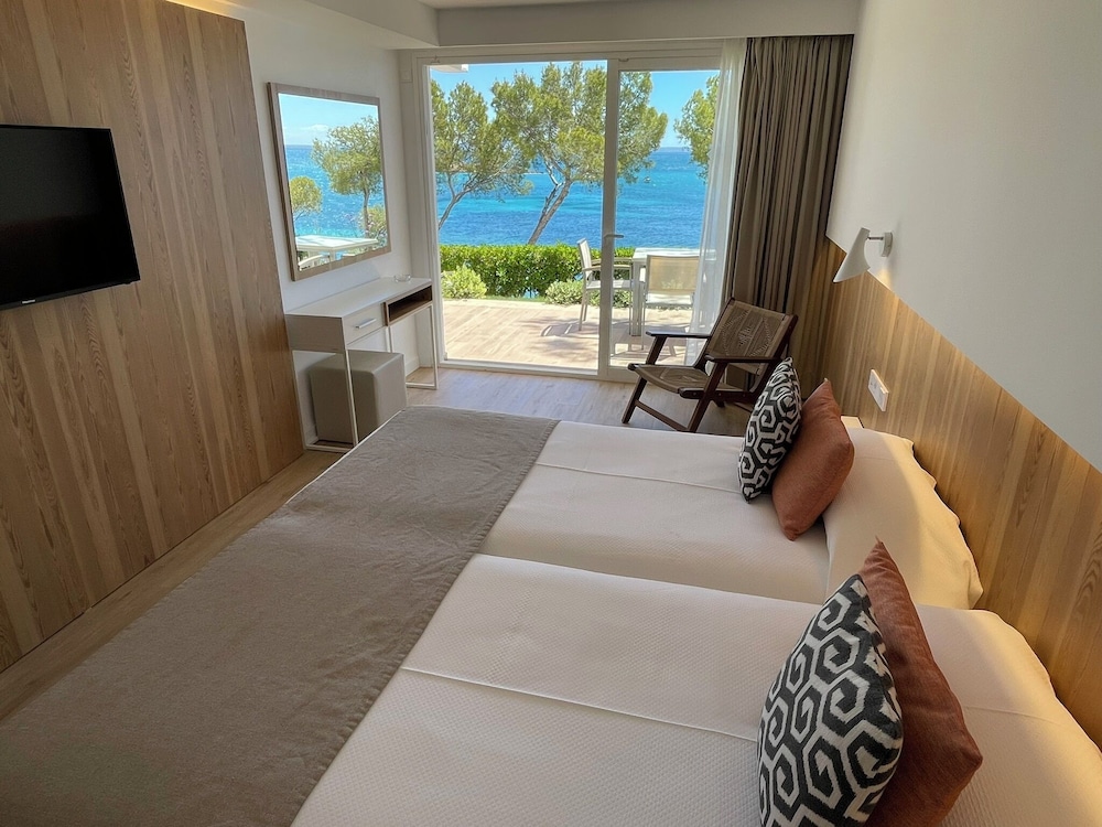 Aparthotel Ponent Mar — Hotel rooms in Palma Nova, Balearic Islands