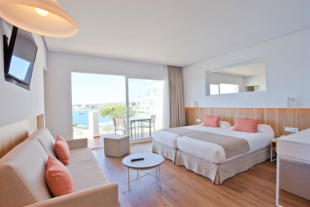 Aparthotel Ponent Mar — Hotel rooms in Palma Nova, Balearic Islands