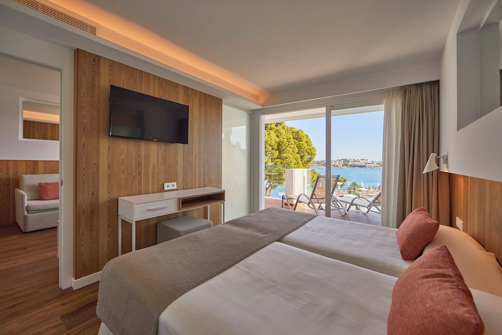 Aparthotel Ponent Mar — Hotel rooms in Palma Nova, Balearic Islands