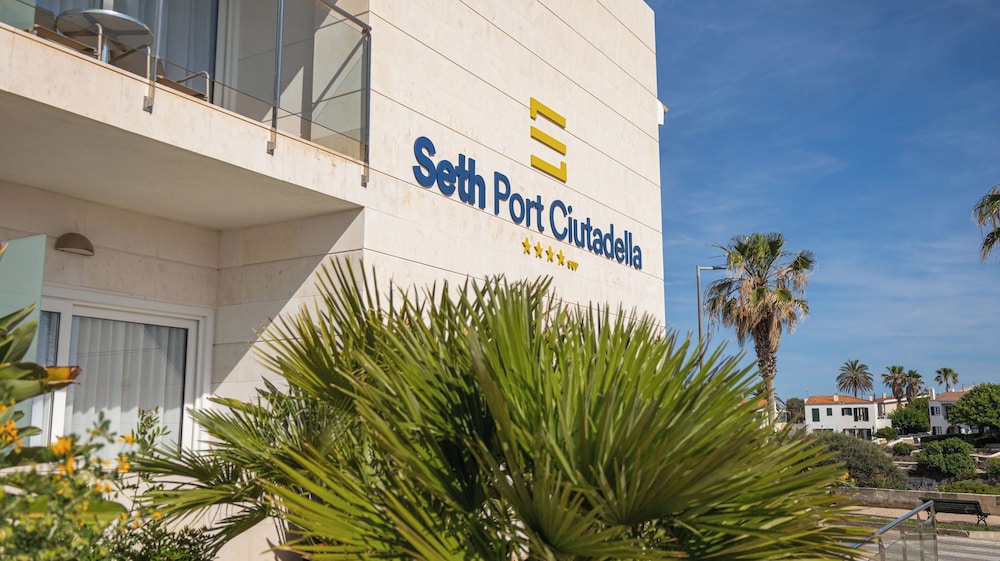 Hotel Seth Port Ciutadella — Hotel building in Ciutadella de Menorca, Balearic Islands