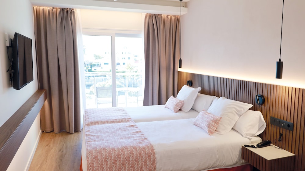 Hotel Seth Port Ciutadella — Hotel rooms in Ciutadella de Menorca, Balearic Islands