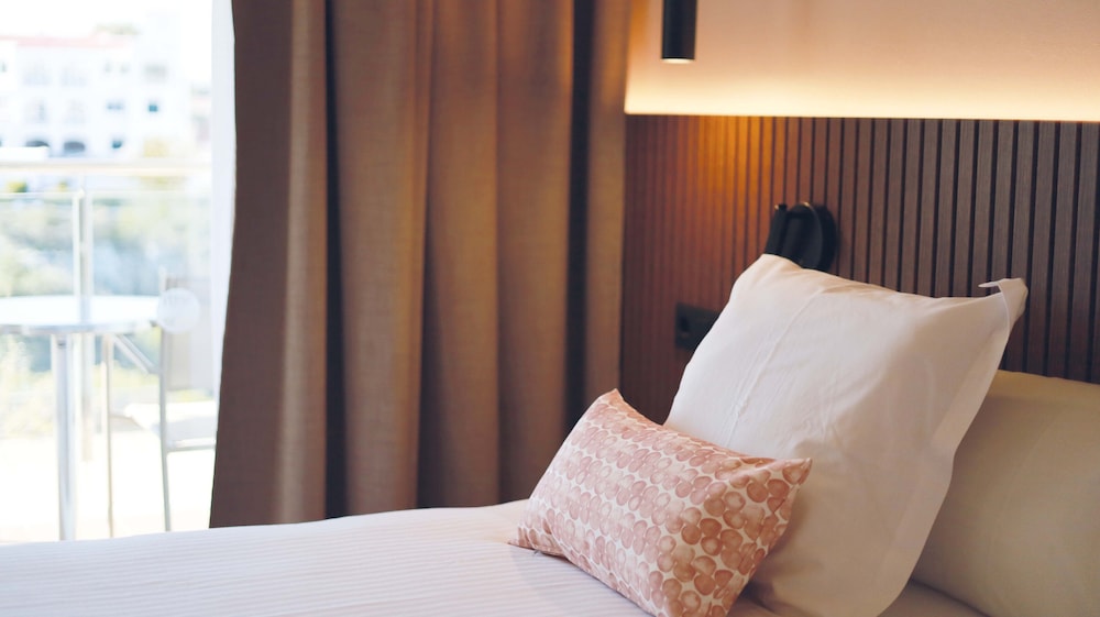 Hotel Seth Port Ciutadella — Hotel rooms in Ciutadella de Menorca, Balearic Islands