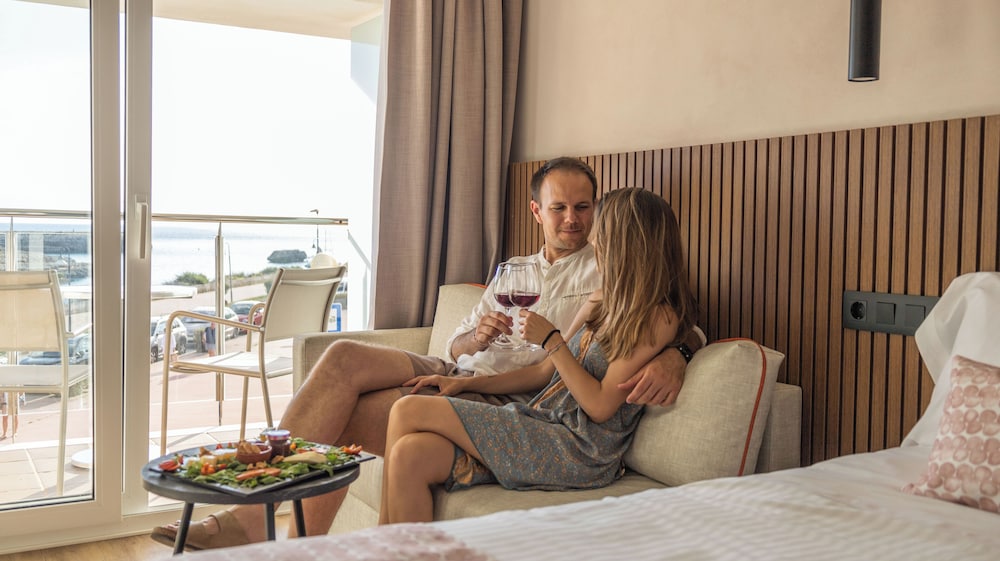 Hotel Seth Port Ciutadella — Hotel rooms in Ciutadella de Menorca, Balearic Islands