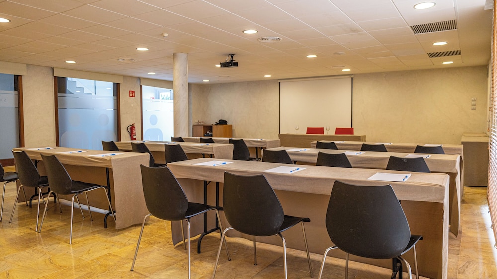 Hotel Seth Port Ciutadella — Hotel building in Ciutadella de Menorca, Balearic Islands