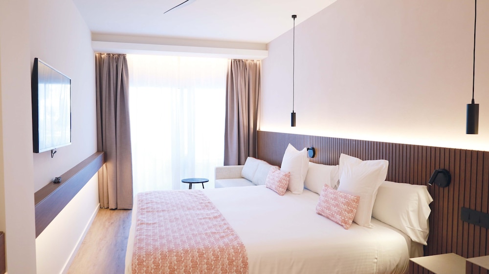 Hotel Seth Port Ciutadella — Hotel rooms in Ciutadella de Menorca, Balearic Islands