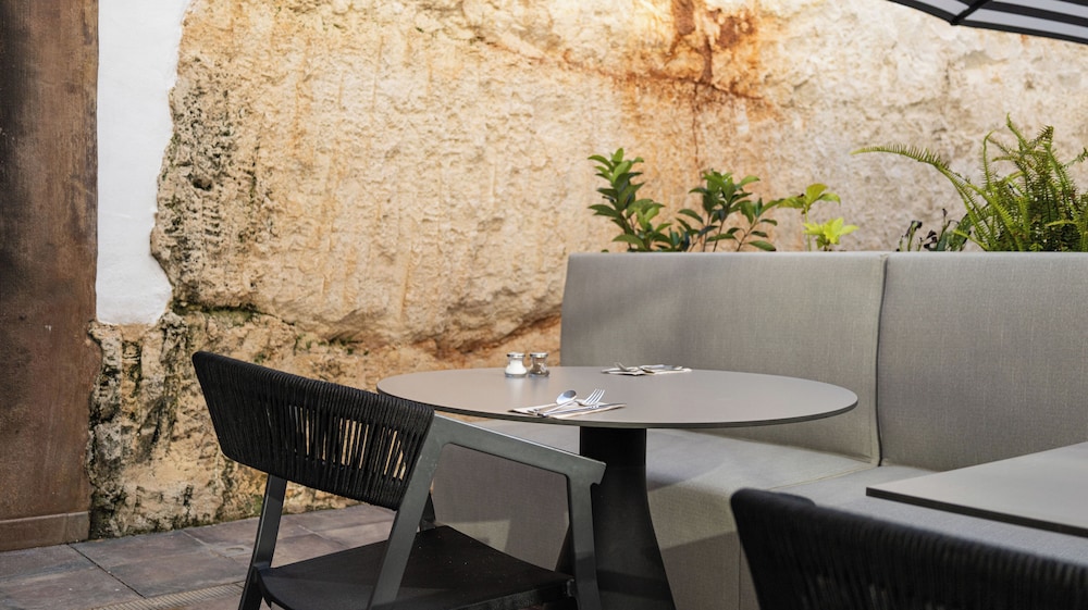 Hotel Seth Port Ciutadella — Restaurant & bars in Ciutadella de Menorca, Balearic Islands