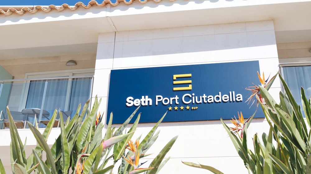 Hotel Seth Port Ciutadella — Hotel building in Ciutadella de Menorca, Balearic Islands