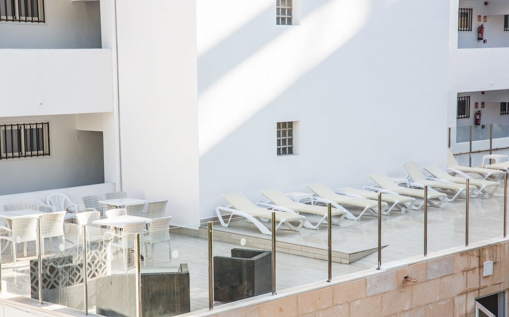 Pierre & Vacances Mallorca Portofino — Hotel building in Santa Ponca, Balearic Islands