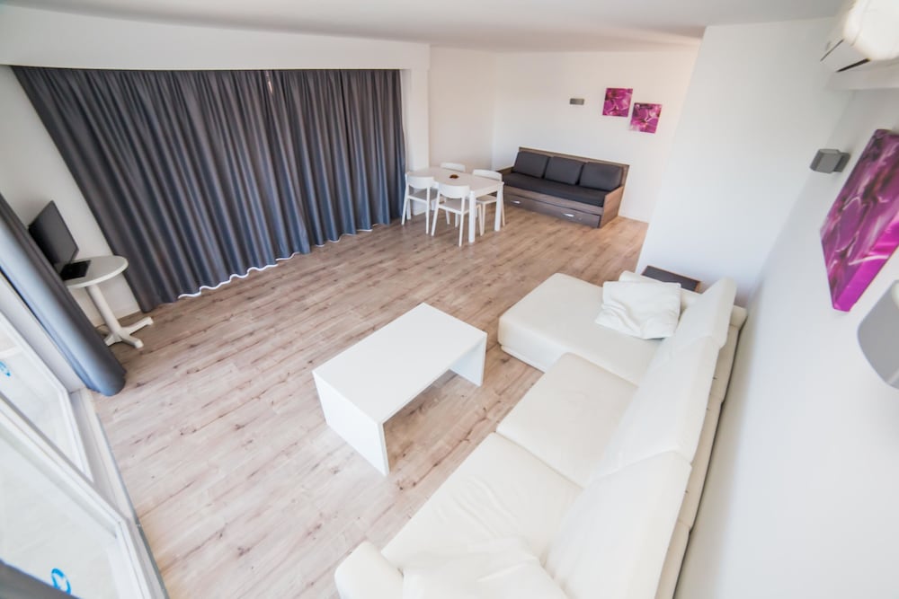 Pierre & Vacances Mallorca Portofino — Hotel rooms in Santa Ponca, Balearic Islands