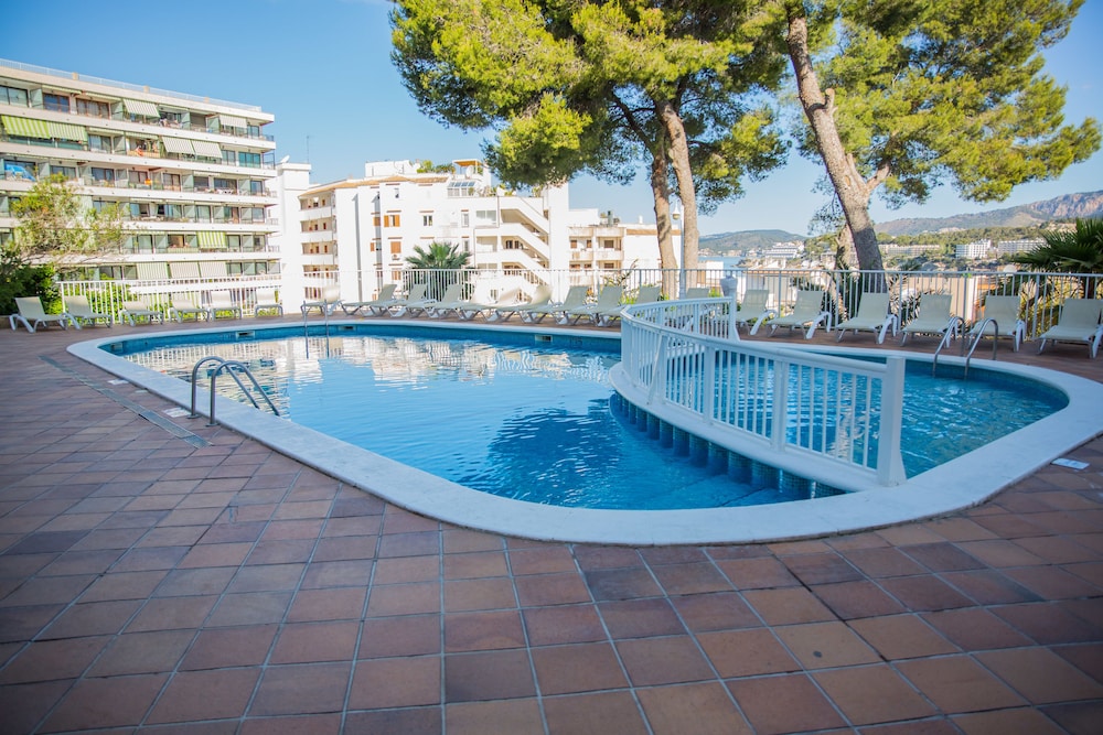 Pierre & Vacances Mallorca Portofino — Swimming pool in Santa Ponca, Balearic Islands