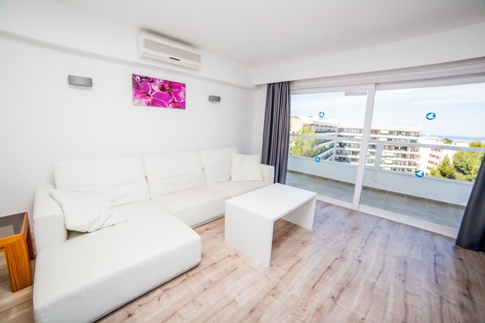 Pierre & Vacances Mallorca Portofino — Hotel rooms in Santa Ponca, Balearic Islands
