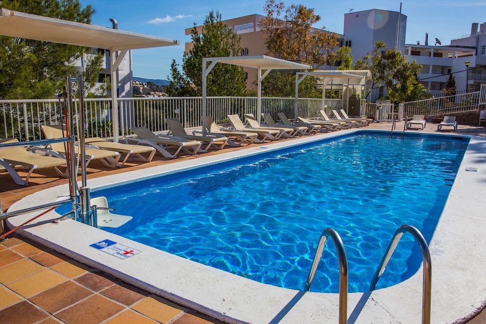 Pierre & Vacances Mallorca Portofino — Swimming pool in Santa Ponca, Balearic Islands