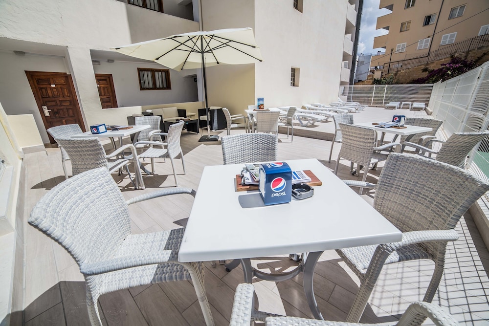 Pierre & Vacances Mallorca Portofino — Restaurant & bars in Santa Ponca, Balearic Islands