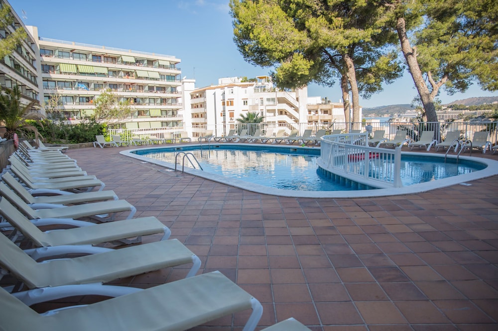 Pierre & Vacances Mallorca Portofino — Swimming pool in Santa Ponca, Balearic Islands