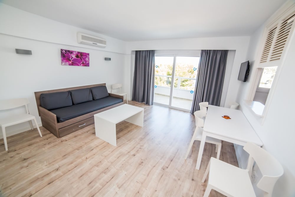 Pierre & Vacances Mallorca Portofino — Hotel rooms in Santa Ponca, Balearic Islands