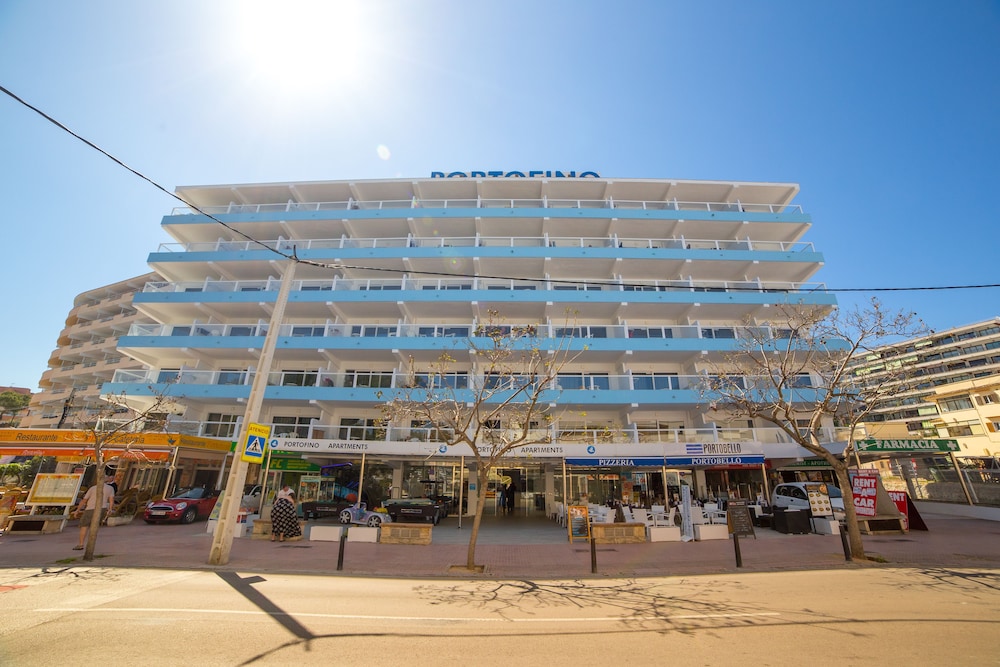 Pierre & Vacances Mallorca Portofino — Hotel building in Santa Ponca, Balearic Islands