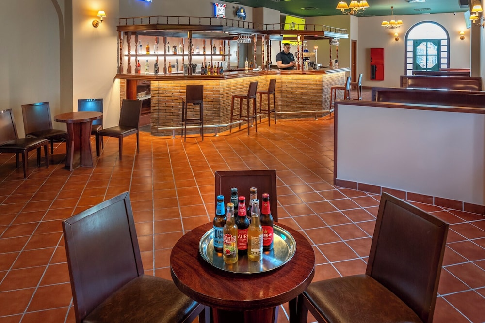4R Gran Regina — Restaurant & bars in Salou, Catalonia