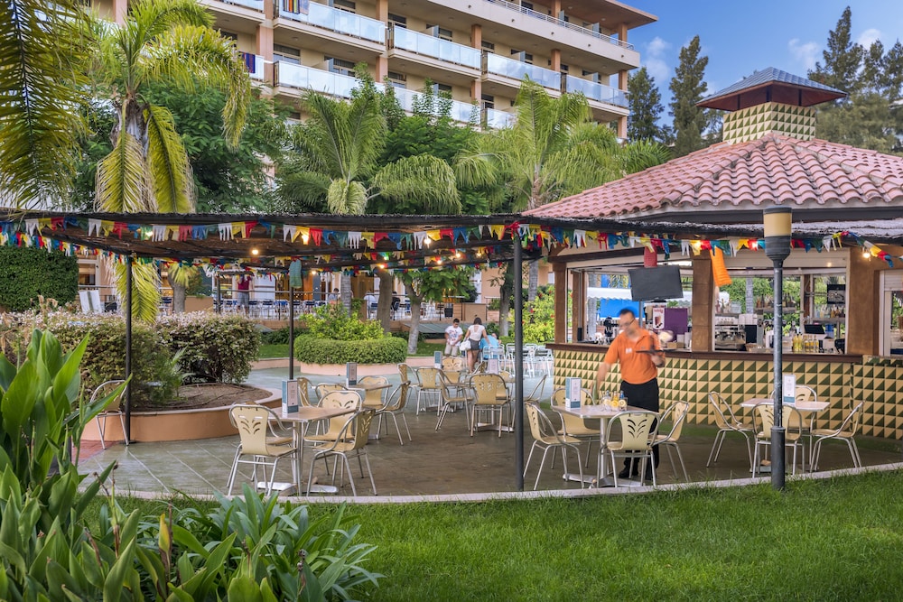 4R Gran Regina — Restaurant & bars in Salou, Catalonia
