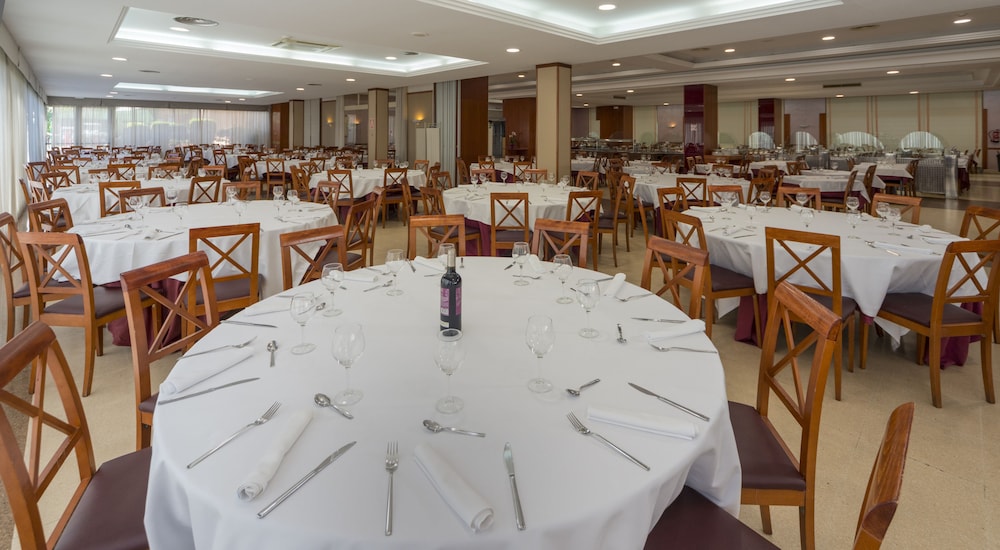4R Gran Regina — Restaurant & bars in Salou, Catalonia