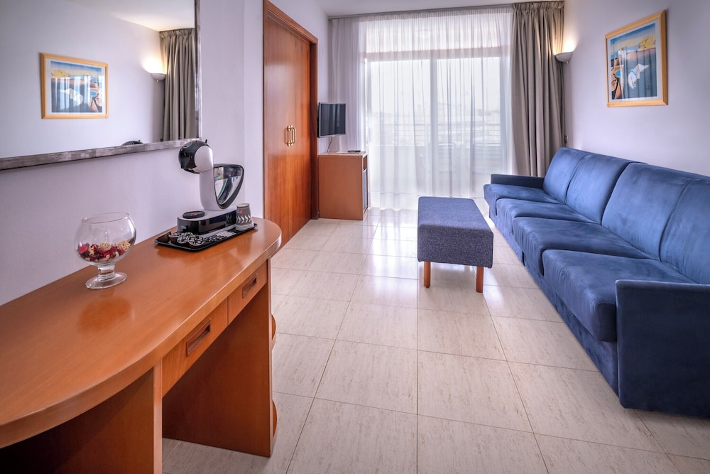 4R Gran Regina — Hotel rooms in Salou, Catalonia