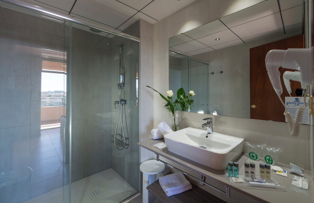 4R Gran Regina — Hotel rooms in Salou, Catalonia