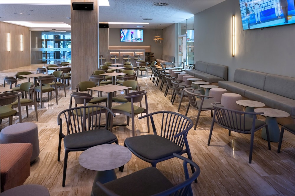 4R Gran Regina — Restaurant & bars in Salou, Catalonia