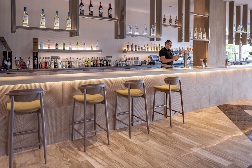 4R Gran Regina — Restaurant & bars in Salou, Catalonia