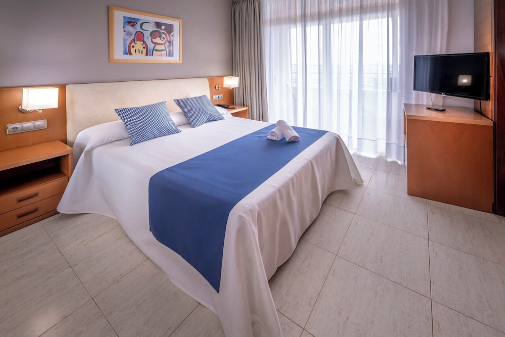 4R Gran Regina — Hotel rooms in Salou, Catalonia