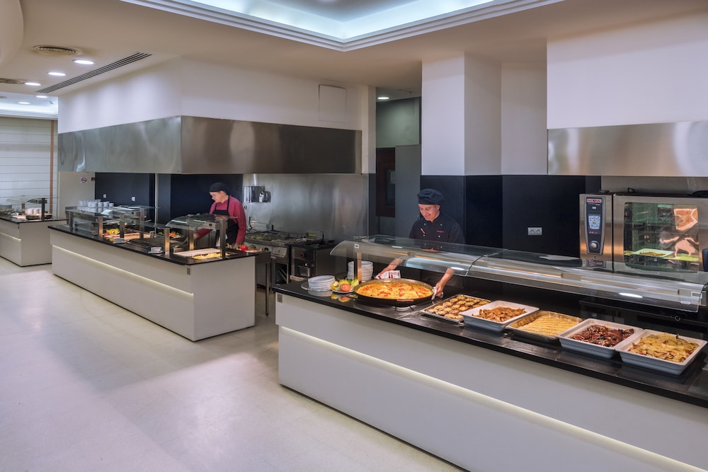 4R Gran Regina — Restaurant & bars in Salou, Catalonia