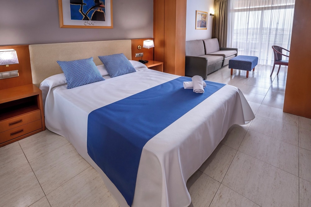 4R Gran Regina — Hotel rooms in Salou, Catalonia