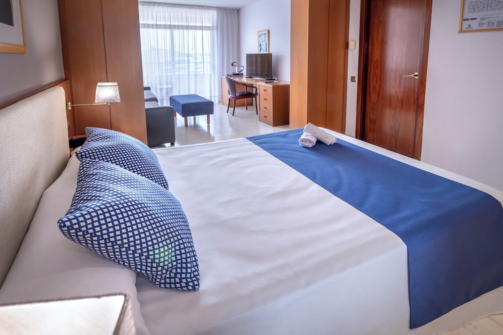 4R Gran Regina — Hotel rooms in Salou, Catalonia