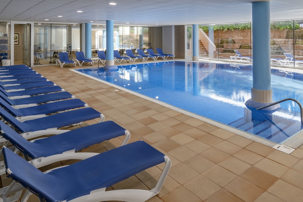 4R Gran Regina — Swimming pool in Salou, Catalonia