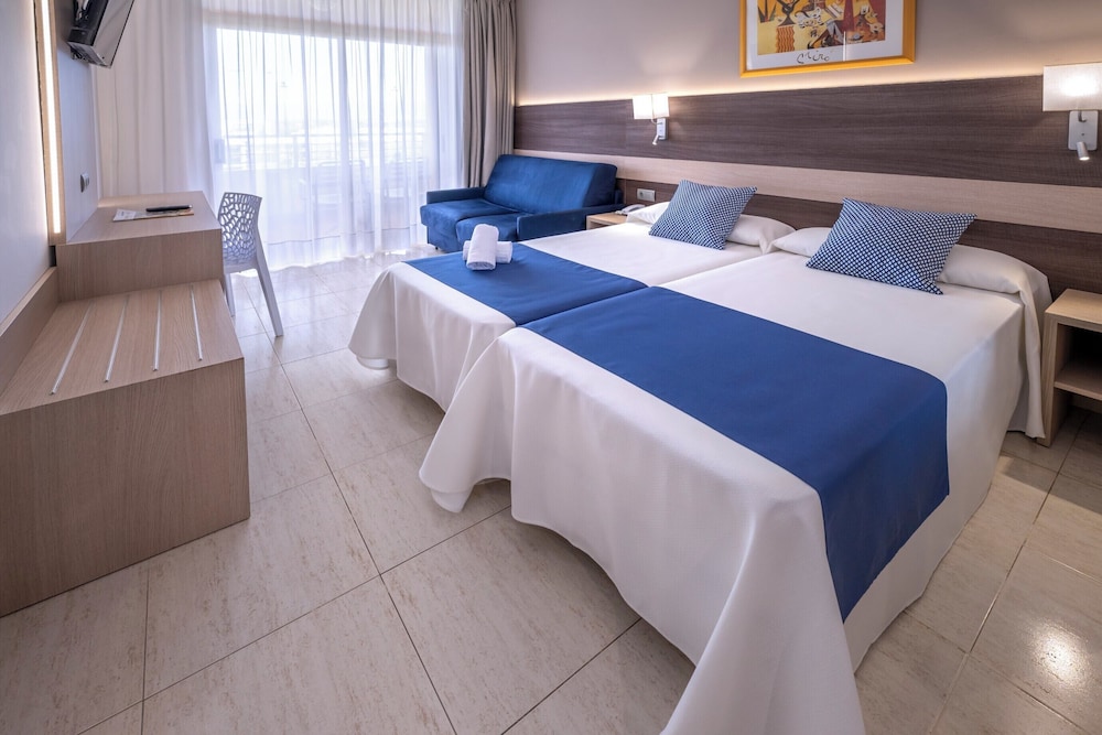 4R Gran Regina — Hotel rooms in Salou, Catalonia
